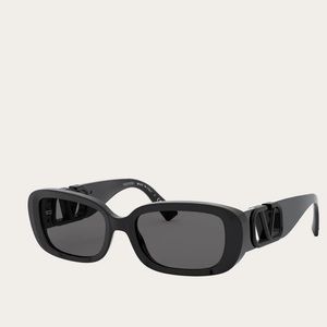 Valentino V logo sunglasses VA4067